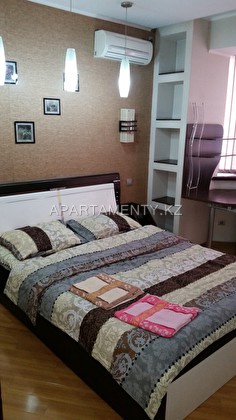 Daily 2-bedroom apartment in Shymkent