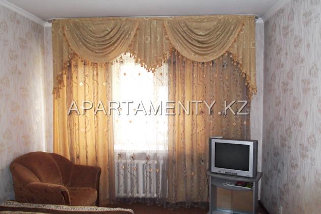 1-room apartment for daily rent, 15 Komissarova st