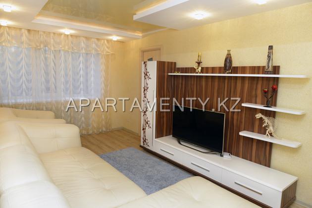 3-room apartment, 1 Seifullina street