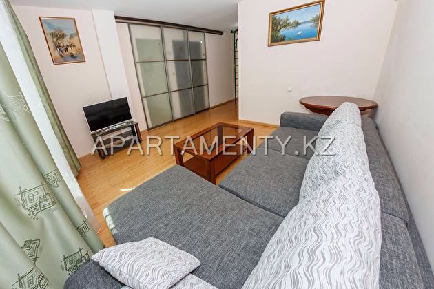 1-room apartment for a day, Dostyk street 5
