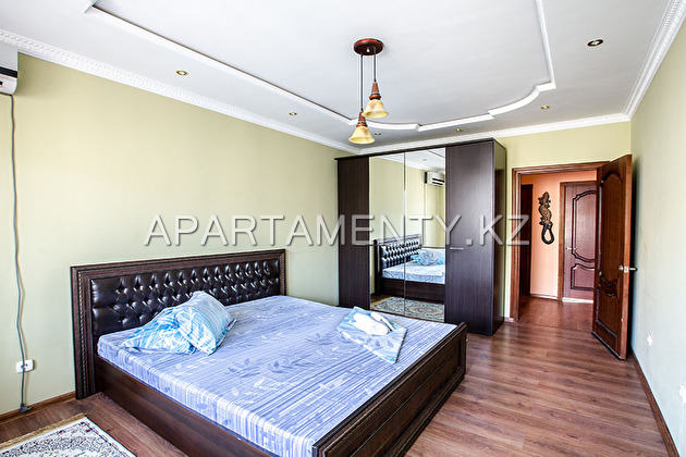 Two-bedroom apartment for daily rent, Satpayev 485