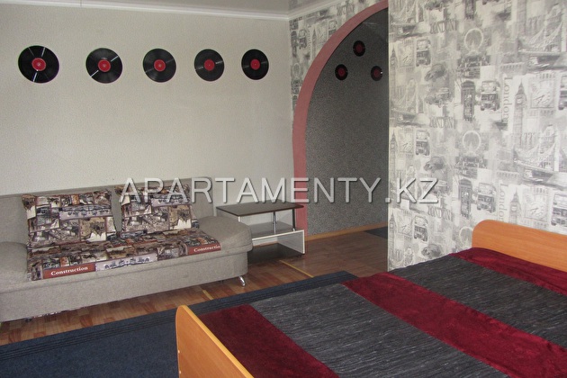1-room apartment for daily rent, ul. Satpaeva 38