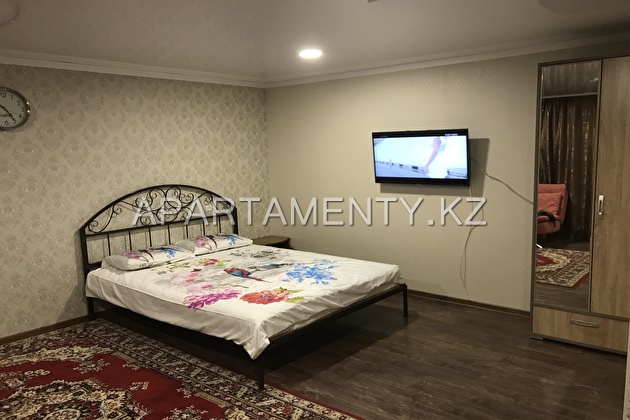 1-room apartment for daily rent, ul. Satpaeva 2