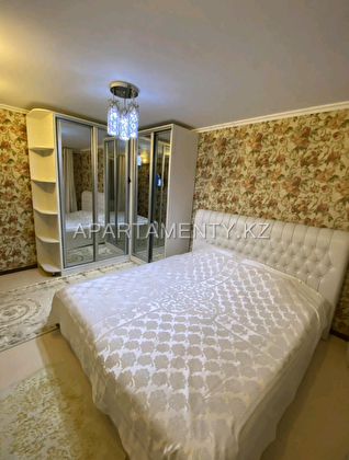 2-room apartment for daily rent, Shayakhmetova 15