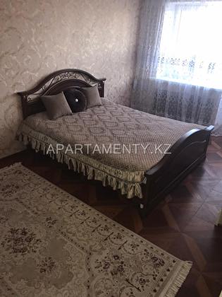 1-room apartment for daily rent, 27 Auezova str.