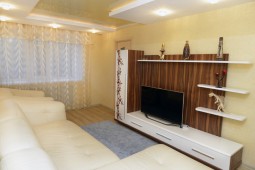 3-room apartment, 1 Seifullina street