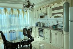 4-комнатная квартира посуточно, мкр.11 д.112 Б