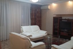 Двухкомнатная элитная чистая в центре посуточно