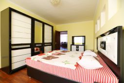 Трехкомнатная квартира посуточно, Сатпаева, Атырау