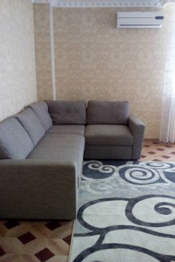 Трехкомнатная квартира на сутки в 11 мкр