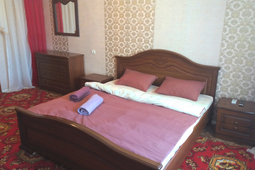 1-room apartment for a day in Shymkent