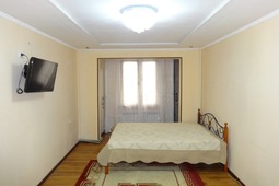 1-room apartment in Shymkent
