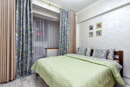 Трехкомнатная квартира  посуточно на Самал - 1